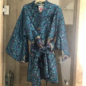 La vie stylehouse short kimono NWT